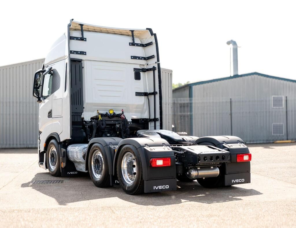 IVECO S-Way 580 6x2 Tractor Unit – AS High Roof Sleeper